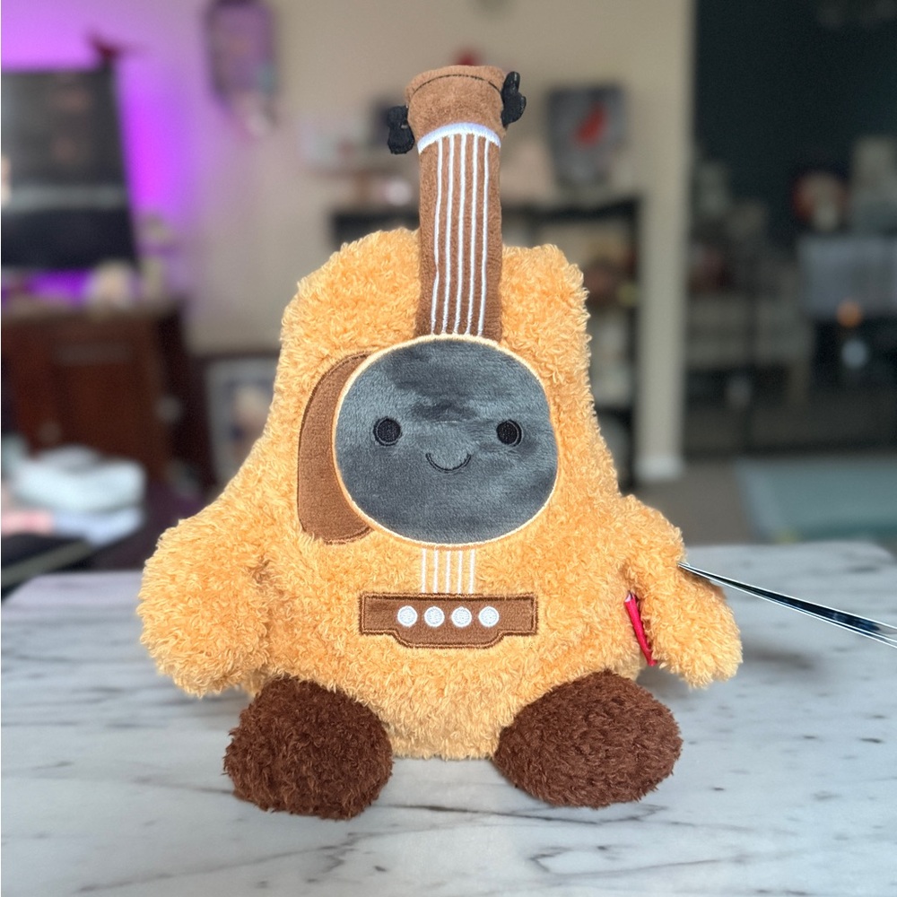 RARE!! Brand New FRIENDS TV GUITAR BUMBUMZ PLUSH TOY